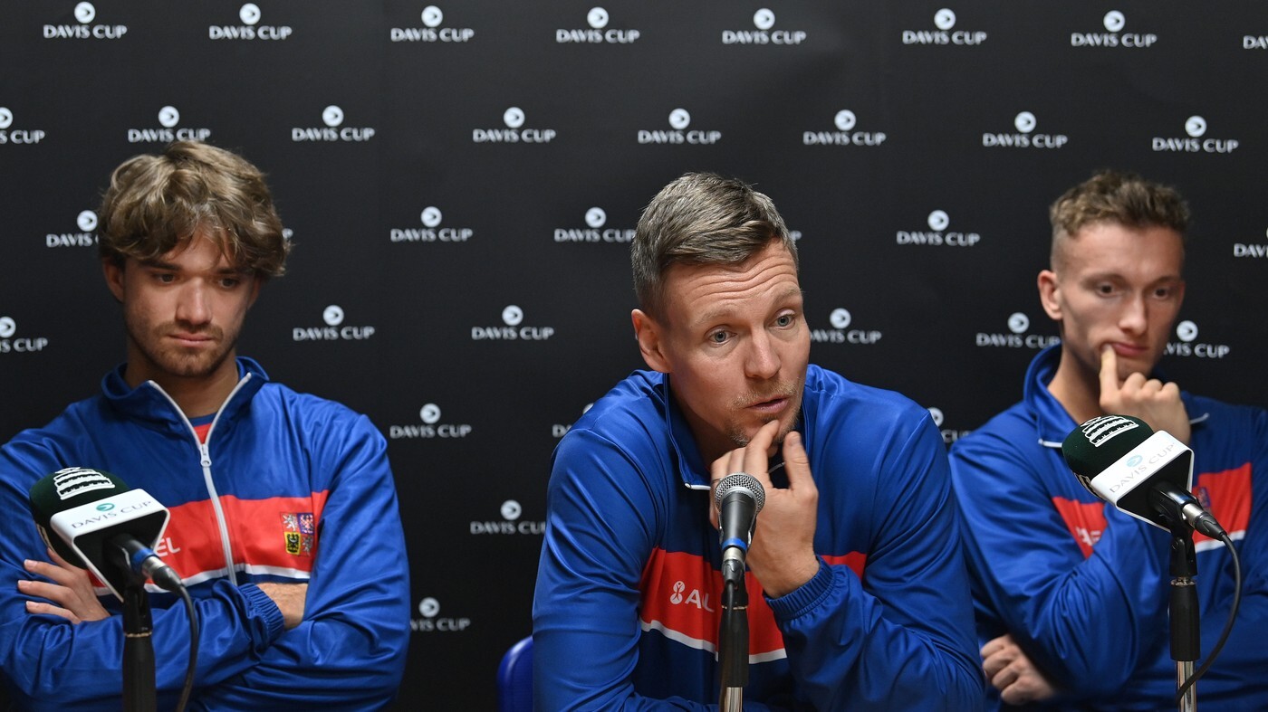 Zleva Tomáš Macháč, Tomáš Berdych a Jiří Lehečka