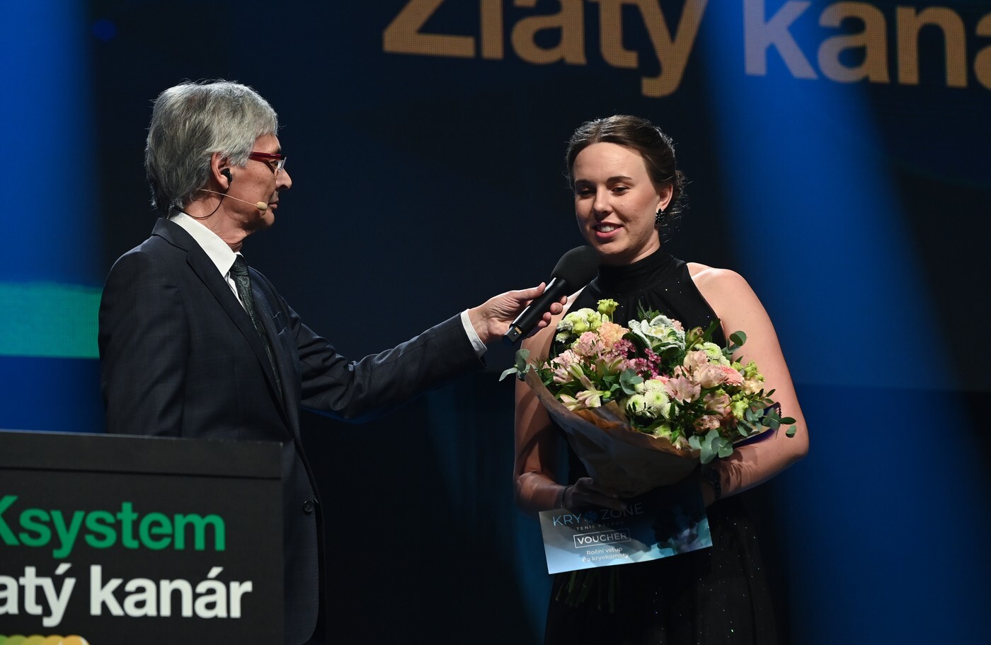 Linda Nosková na anketě Zlatý kanár s moderátorem Petrem Vichnarem