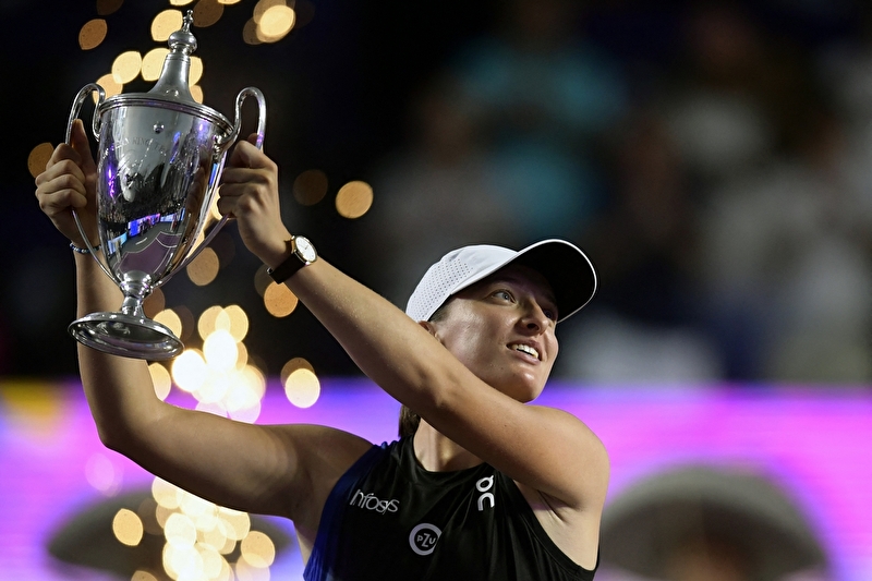 Rok 2023, WTA část IV. Šwiateková ovládla Turnaj mistryň, Krejčíková opět triumfovala
