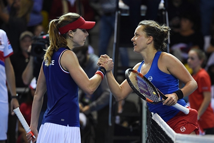 Cornetová a également pleuré sa séparation d’avec Strýcová.  La star française a rappelé la défaite écrasante de la Fed Cup