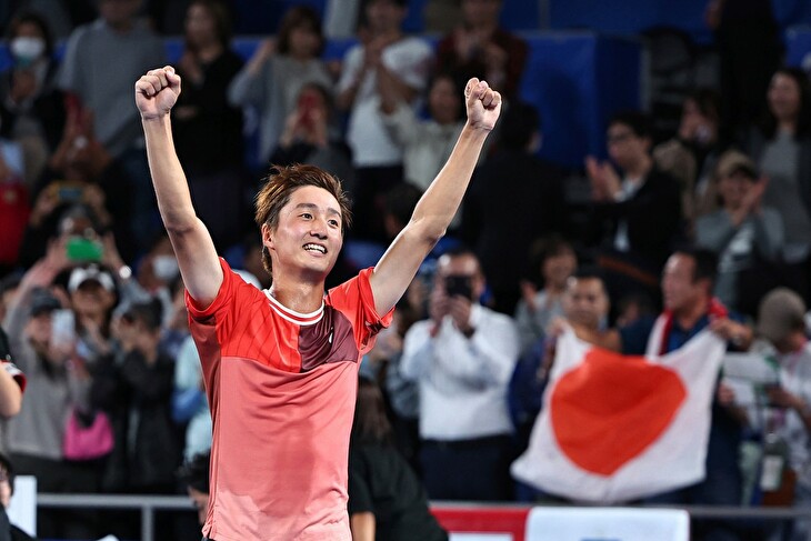 Mochizuki ha aspettato 12 partite per la sua prima vittoria, vincendo per la terza volta in casa a Tokyo ed è in semifinale